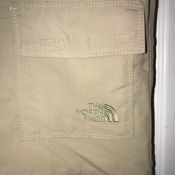 The Northface women’s pants, capris, shorts all 3 in 1 size 6 hiking outdoor - Picture 2 of 5